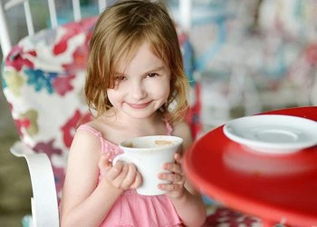 Горячие напитки для детей: согреваемся и защищаемся от простуды
