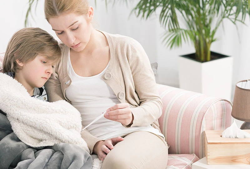 Лечение простуды в домашних условиях: как быстро выздороветь и избежать осложнений?