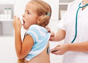 Когда болезням нет конца: что делать, если ребенок после пневмонии снова заболел?