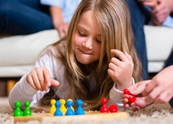 Семейные настольные игры с детьми дома: спокойные развлечения после болезни