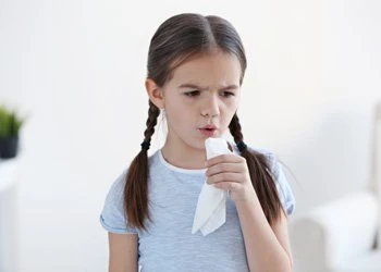 Действенные средства от простуды: чем лечить детей?