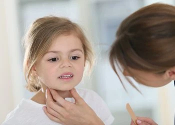 Спрей для горла для детей от 3 до 5 лет: что поможет справиться с простудой?