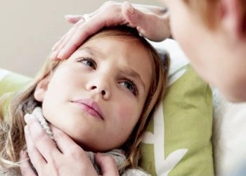 Красное отекшее горло у ребенка — повод обратиться к врачу!