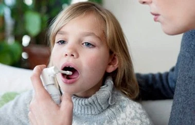 Как выбрать подходящий спрей от боли в горле у детей?
