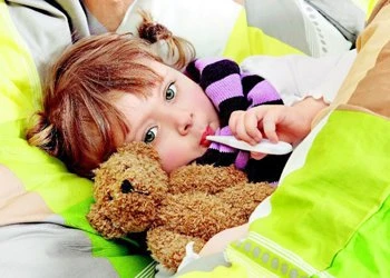 Почему сохраняется температура у ребенка после лечения антибиотиками и как с этим бороться?