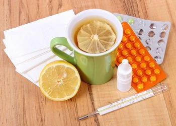 Способы лечения гриппа и ОРВИ у взрослых: препараты из аптеки и народные рецепты