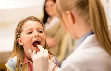 Чем лечить покраснение горла у ребенка?