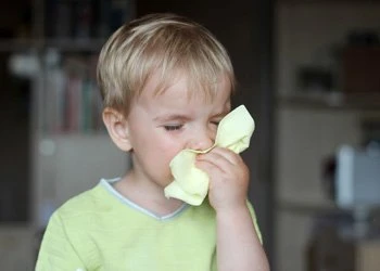 Почему у ребенка две недели не проходит насморк?