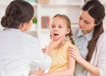 Спрей для горла при ангине для детей: скорая помощь малышам!