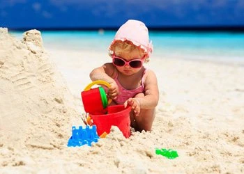 Собираетесь с ребенком на отдых? Не забудьте взять с собой средство от боли в горле!