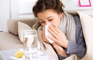 Какое лекарство при первых симптомах простуды у взрослых поможет остановить болезнь?